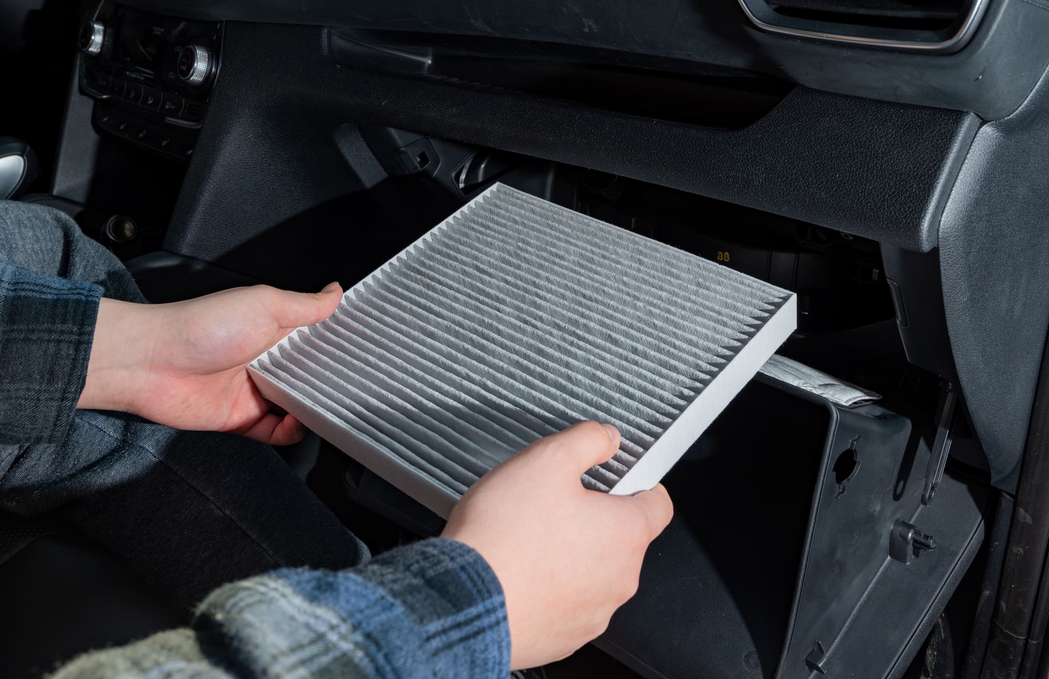 Clogged air filter can lead to car air conditioner malfunctions
