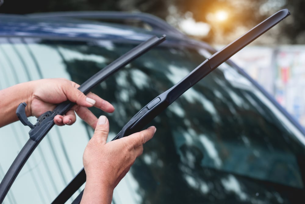 Replacing a car windshield wiper